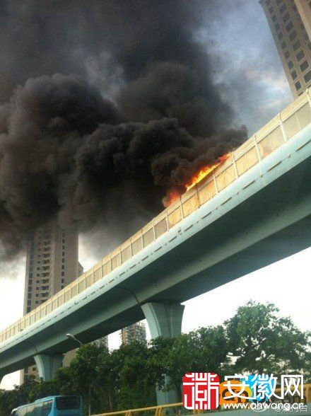 2013年6月7 傍晚6:30左右厦门brt发生爆炸 到晚11点半 死42人 伤30几